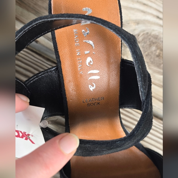 Mariella Black Heels - Picture 10 of 10